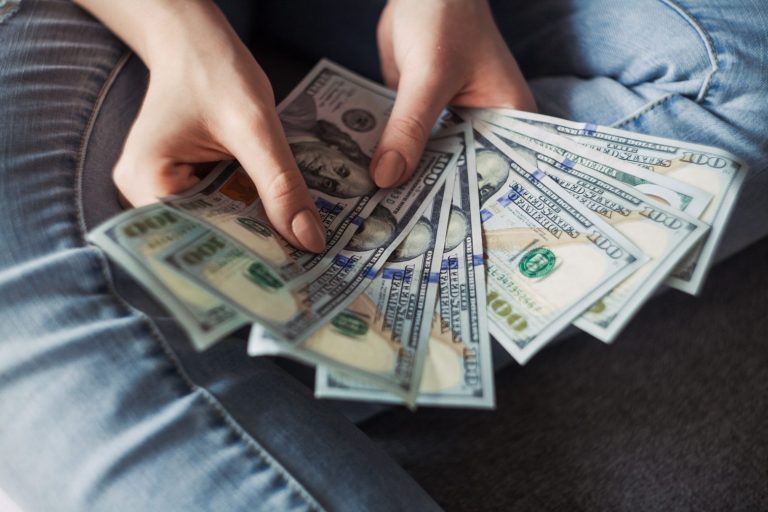 Χρήματα: Πώς να βελτιώσετε την σχέση σας με αυτά