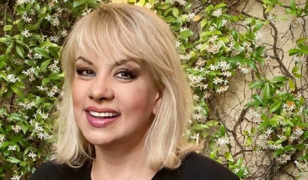 Άννα Ανδριανού: Είναι σαν να ανοίγω τον εαυτό μου και ένα φανταστικό πρόσωπο να διεισδύσει μέσα μου