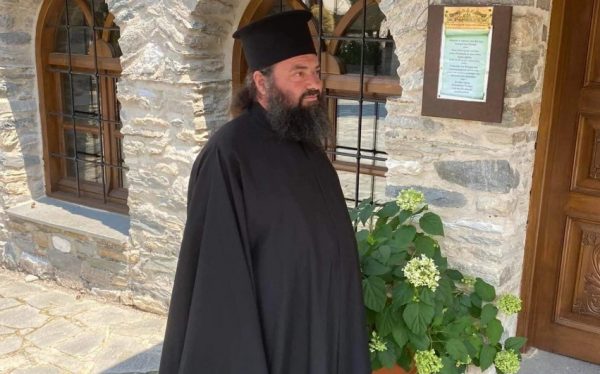 Καβάλα: Επιμνημόσυνη δέηση στο Παλαιοχώρι για τους 8 νεκρούς από το Αντόνοφ που συνετρίβη