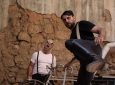 Ο Άρης Μπινιάρης ανεβάζει Μπέρτολτ Μπρεχτ με πρωταγωνιστή τον Γιώργο Χρυσοστόμου