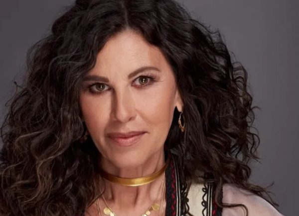 Η Ελευθερία Αρβανιτάκη ανέβαλε συναυλία της – Τι συμβαίνει με την υγεία της