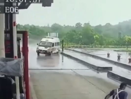 Ινδία: Τέσσερις νεκροί μετά από πρόσκρουση ασθενοφόρου σε σταθμό διοδίων