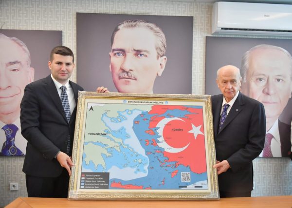 Μπαχτσελί: Νέος «εμπρηστικός» χάρτης – Απλώνει την Τουρκία μέχρι την Κρήτη