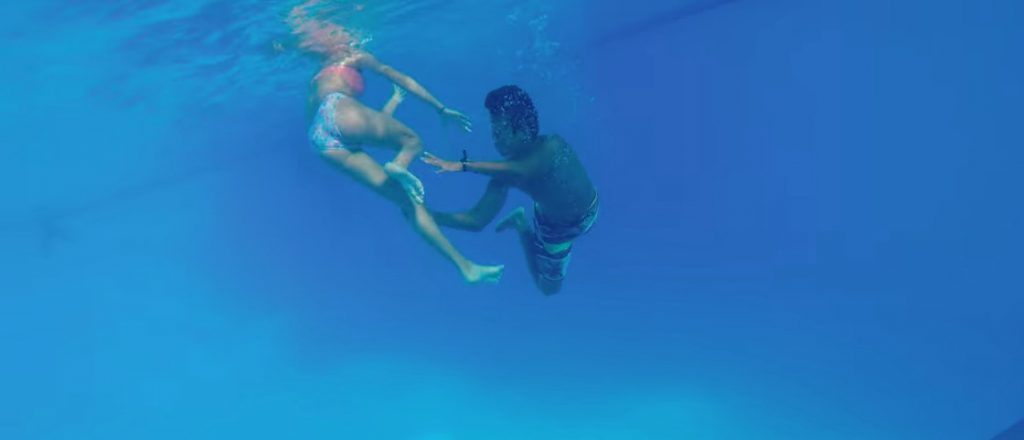 Βρετανία: Νέος τρόπος σεξουαλικής παρενόχλησης γυναικών στη θάλασσα – Βουτάνε κάτω από το νερό και επιτίθενται σεξουαλικά