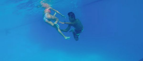 Βρετανία: Νέος τρόπος σεξουαλικής παρενόχλησης γυναικών στη θάλασσα – Βουτάνε κάτω από το νερό και επιτίθενται σεξουαλικά