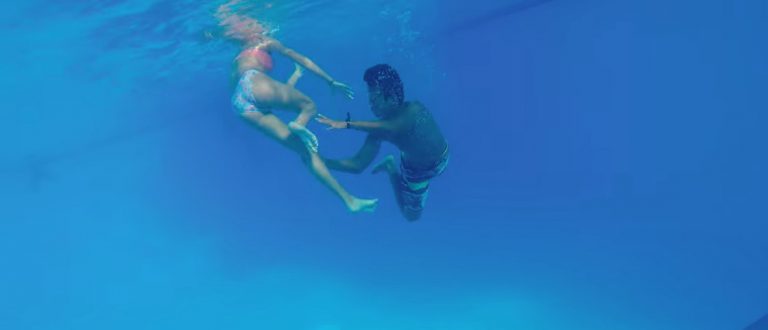 Βρετανία: Νέος τρόπος σεξουαλικής παρενόχλησης γυναικών στη θάλασσα – Βουτάνε κάτω από το νερό και επιτίθενται σεξουαλικά