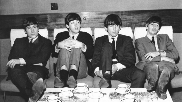 Beatles: Εκπληκτικός μουσικός παίζει σε 8 λεπτά 23 τραγούδια τους