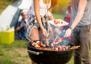 Ας περάσουμε στο ψητό: Οι καλύτερες ψησταριές κάρβουνου για κορυφαία barbeque