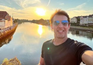 Τζέιμς Μπλαντ: Η ζωή του βρετανού ποπ σταρ γίνεται ντοκιμαντέρ