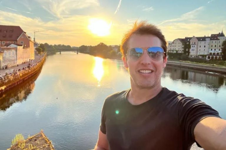 Τζέιμς Μπλαντ: Η ζωή του βρετανού ποπ σταρ γίνεται ντοκιμαντέρ