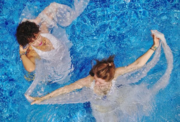 Γυμναστική στο νερό: Αποκτήστε το σώμα των ονείρων σας με ασκήσεις στην παραλία ή την πισίνα