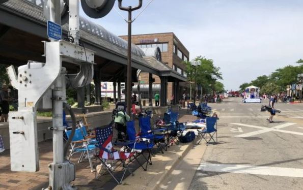 ΗΠΑ: 2χρονος έχασε και τους δύο γονείς του στο μακελειό στο Ιλινόις -Βρέθηκε κάτω από τη σορό του πατέρα του