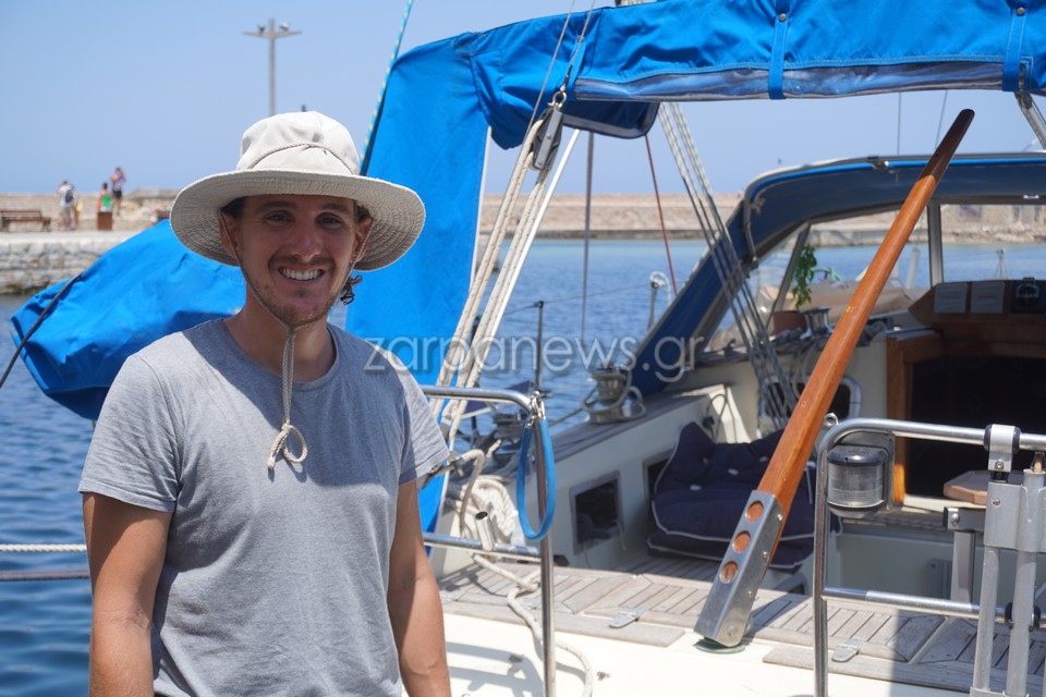 Κρήτη: Zει 6 χρόνια σε σκάφος και κάνει τον γύρο του κόσμου με τη γυναίκα του