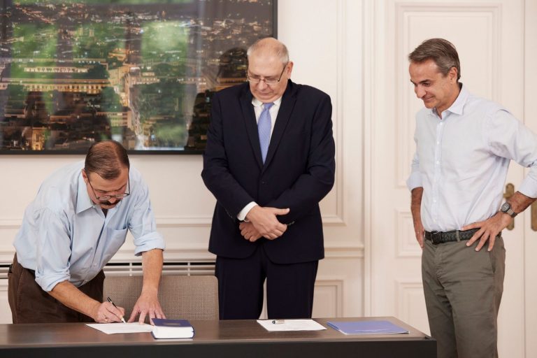 Τιμητική απόδοση της ελληνικής ιθαγένειας στον Κρίστοφερ Κινγκ