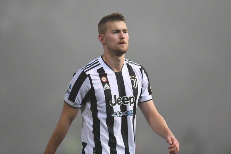 Τα «σκάει» για Ντε Λιχτ η Τσέλσι