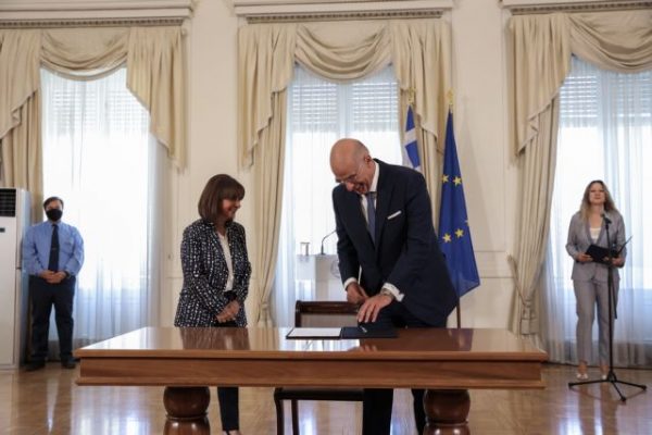 Δένδιας: Τεράστιο οπλοστάσιο για τη χώρα οι 215 συμφωνίες που υπογράφηκαν τα τελευταία τρία χρόνια