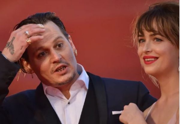 Καταπέλτης η Ντακότα Τζόνσον για το βίντεο με τον Τζόνι Ντεπ – : «Για όνομα του Θεού…»