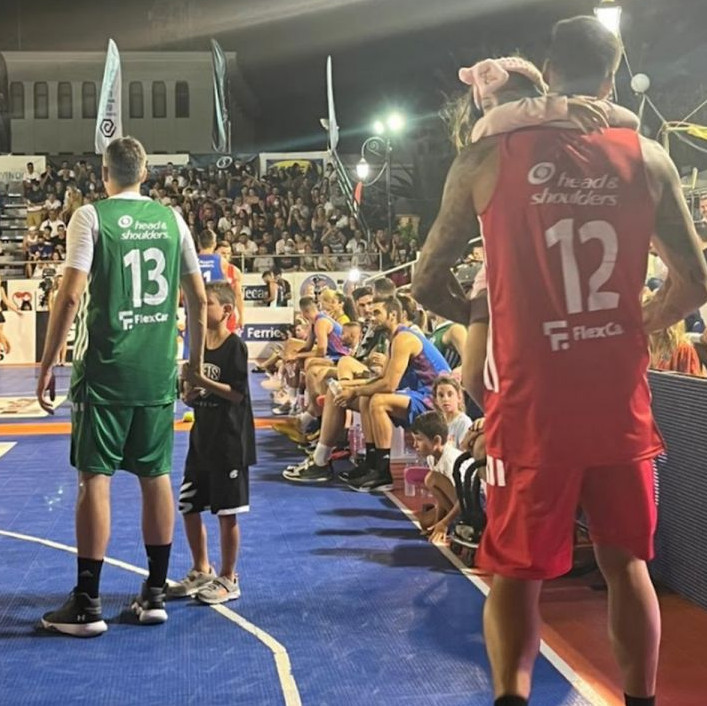 Η τρομερή φωτογραφία του Πρίντεζη και του Διαμαντίδη με τα παιδιά τους