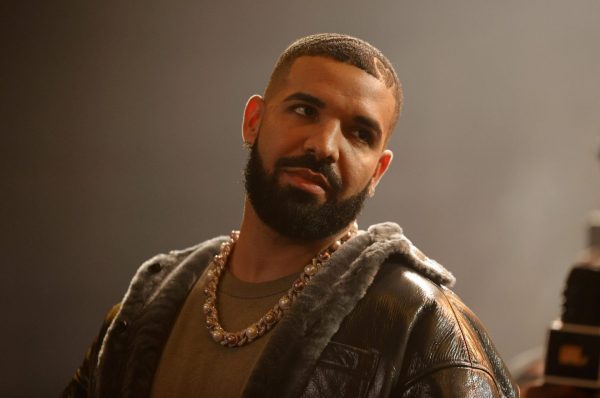 Drake: Στο στόχαστρο του Twitter ο τραγουδιστής – Γιατί τα έβαλαν μαζί του
