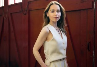 Εμίλια Κλαρκ: Κατάθεση ψυχής από την ηθοποιό – «Λείπει μεγάλο μέρος του εγκεφάλου μου εξαιτίας ανευρυσμάτων»