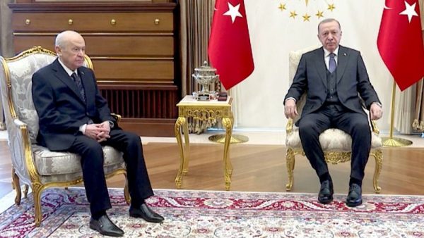 Τουρκία: Η διακυβέρνηση «δύο ανδρών» του Ερντογάν – Όταν ο «σουλτάνος»…. κρέμεται από τον εταίρο