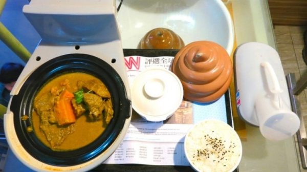 Toilet Restaurant: Το εστιατόριο που σερβίρει φαγητό μέσα σε… λεκάνες