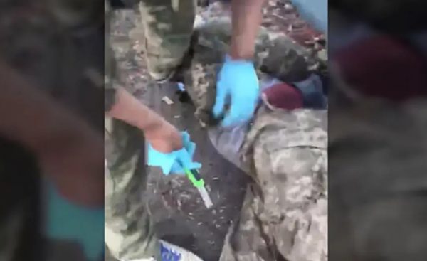 Ουκρανία: Φρικτή καταγγελία – Ρώσος στρατιώτης ευνούχισε Ουκρανό αιχμάλωτο