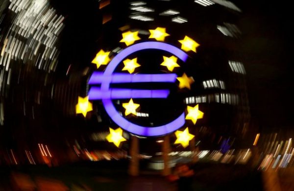 Ευρώ: Γιατί κατέρρευσε σε χαμηλό 20ετίας