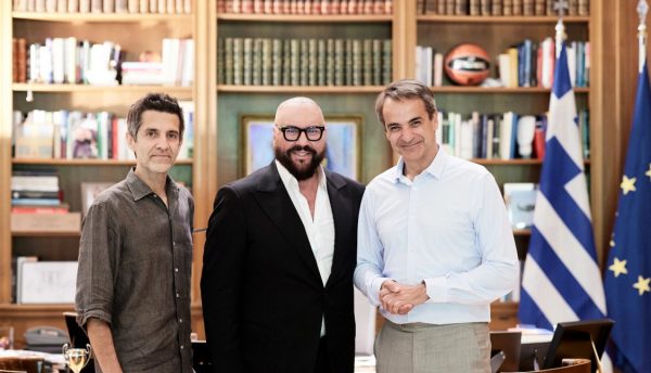 Συνάντηση του Μητσοτάκη με Desmond Child και Φοίβο