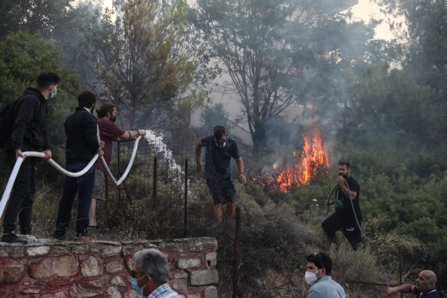 Ένωση Πνευμονολόγων Ελλάδας: Απομακρυνθείτε άμεσα από το μέτωπο της φωτιάς