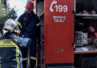 Φωτιά στη λεωφόρο Μαραθώνος – Σπεύδουν πυροσβεστικές δυνάμεις