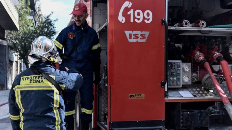 Φωτιά στη λεωφόρο Μαραθώνος – Σπεύδουν πυροσβεστικές δυνάμεις