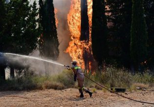 Φωτιά: Μάχη της πυροσβεστικής σε τρία μέτωπα – Πυρκαγιά σε Αττική, Εύβοια, Ηλεία