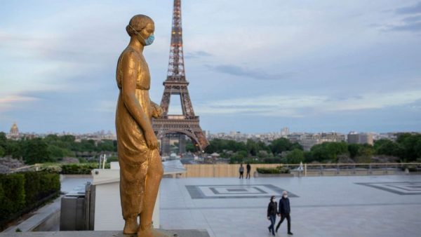 Γαλλία: Ειδικοί προειδοποιούν πως έχει εκδηλωθεί νέο κύμα της πανδημίας του κοροναϊού