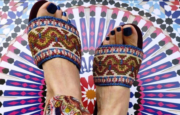 Τα σανδάλια της Νικόλ Δαλάτση στα ίχνη των χαμένων πατρίδων 100 χρόνια μετά