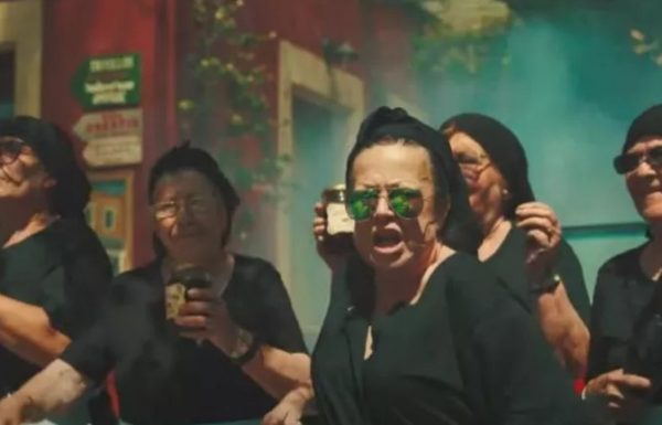 Γιαγιάδες από την Κρήτη τα σπάνε και… ανοίγουν βεντέτα με τους τράπερς – Δείτε το απολαυστικό βίντεο