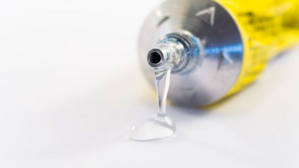 Ινδία: Ξέχασε τα προφυλακτικά και έβαλε κόλλα για να… σφραγίσει τα γεννητικά του όργανα και να κάνει σεξ – Πέθανε με φρικτούς πόνους