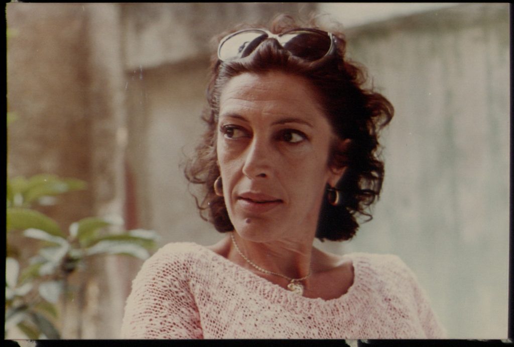 ΣΥΡΙΖΑ για Ντίνα Κώνστα: Την αποχαιρετούμε με βαθιά υπόκλιση