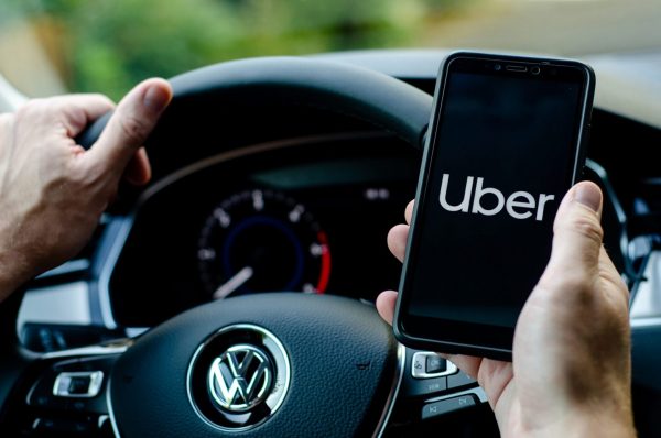 Uber: Νέα στοιχεία για το παγκόσμιο σκάνδαλο – Με βία και διαπλοκή κυριάρχησε στην αγορά