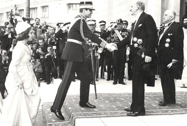 Τα Ιουλιανά του 1965 – Ο ρόλος του βασιλιά, η αποστασία και η κρίση που οδήγησαν στη χούντα