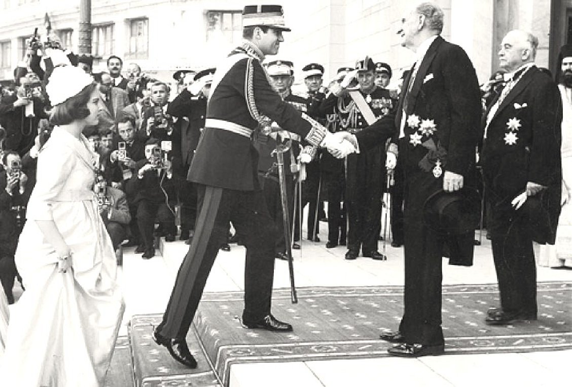 Τα Ιουλιανά του 1965 – Ο ρόλος του βασιλιά, η αποστασία και η κρίση που οδήγησαν στη χούντα