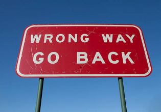 Επιλογές: Γιατί επιμένουμε στο λάθος και δεν αλλάζουμε «κατεύθυνση»;