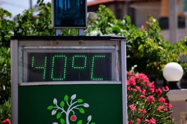 Καύσωνας: Πώς να προφυλαχτείτε από την αφόρητη ζέστη