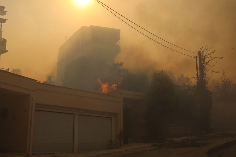 Φωτιά: Όλα τα μέτρα στήριξης νοικοκυριών, επιχειρήσεων και αγροτών για τις πυρκαγιές στην Αττική
