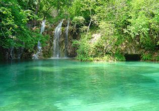 Θάσος: Βουτιά στους πανέμορφους καταρράκτες