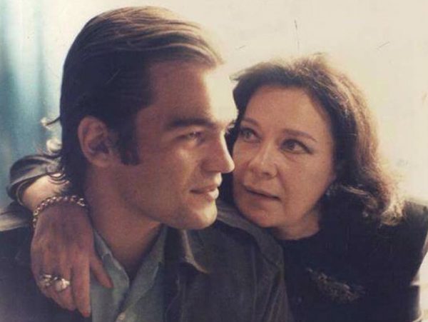 Τζένη Καρέζη: Όλη η ομορφιά της μέσα από την ανάρτηση του γιου της για τα 30 χρόνια από τον θάνατό της