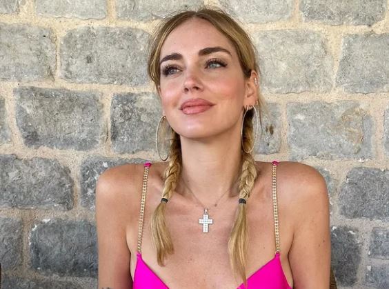 Κιάρα Φεράνι: Οι γυμνές πόζες στα ελληνικά νησιά που έριξαν το Instagram