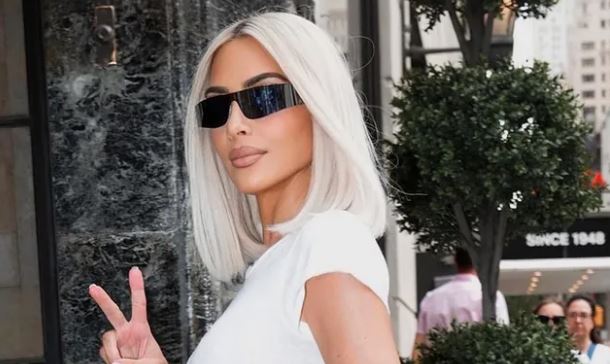 Κιμ Καρντάσιαν: Με ανύπαρκτο μπικίνι μας έστειλε αδιάβαστους