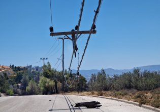 Σοκαριστική εικόνα στο Ντράφι: Καμένη κολώνα ηλεκτρικού ρεύματος κρατιέται μόνο από τα καλώδια