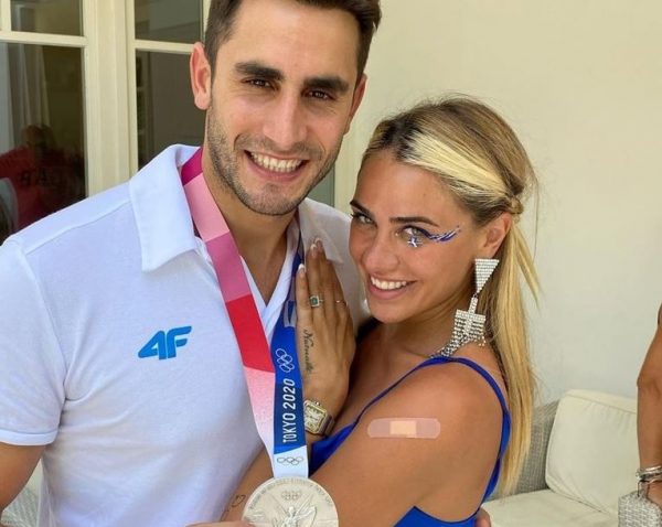 Κόνι Μεταξά – Μάριος Καπότσης: Οι φωτογραφίες που αποκάλυψαν το ταξίδι του μέλιτος